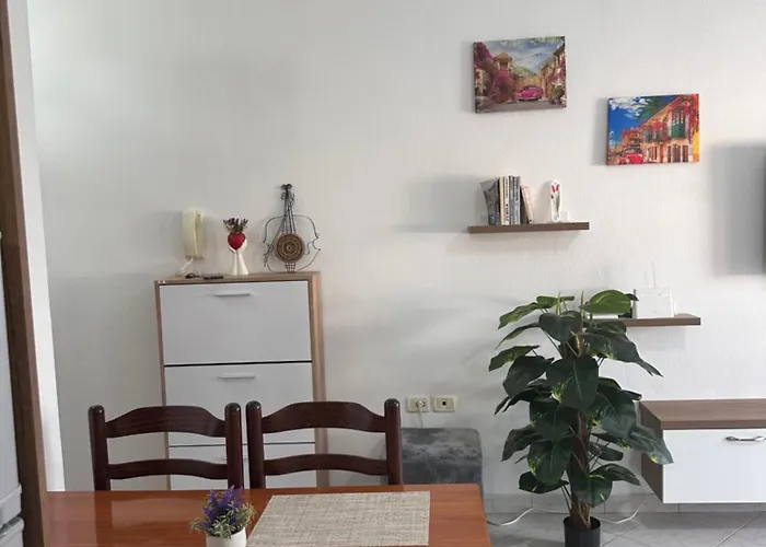 Summer Apartman Golem